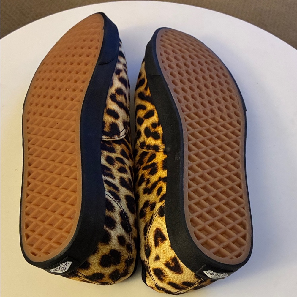 Vans Leopard-Pattern Shoes - Picture 4 of 6